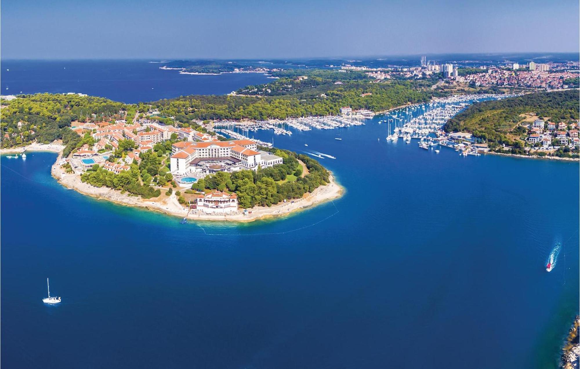 Gorgeous Apartment In Pula With House Sea View Dış mekan fotoğraf