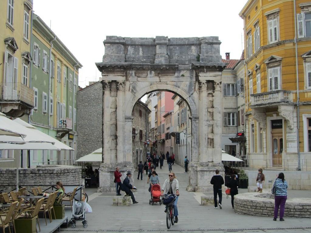 Gorgeous Apartment In Pula With House Sea View Oda fotoğraf