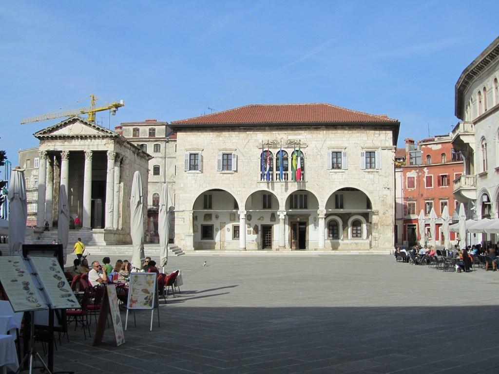 Gorgeous Apartment In Pula With House Sea View Oda fotoğraf